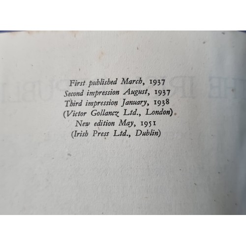 87 - A vintage hardback copy of 'The Irish Republic' by Dorothy Macardle with preface by Eamon de Valera.... 