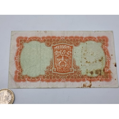 15 - A 10 shilling Lady Lavery bank note, dated 06/06/68. Presented in clean condition.