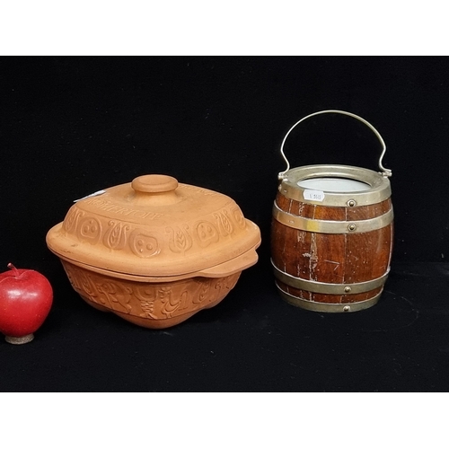 122 - Two useful, vintage items including a Römertopf terracotta casserole lidded dish and a barrel style ... 