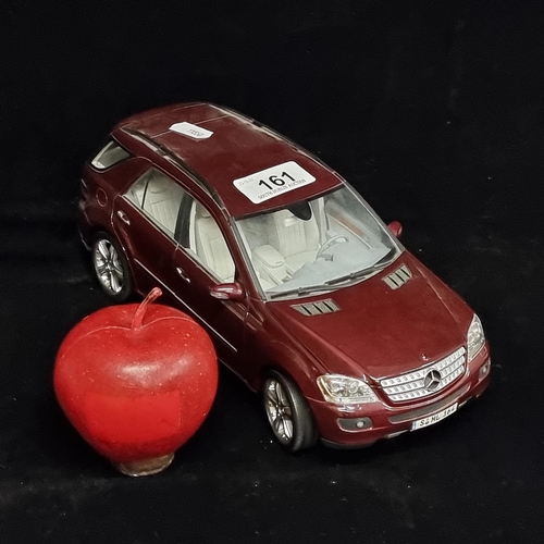 161 - A collectible model car of a Mercedes Benz M Class (1/18) made by Paul's Model Art Minichamps, with ... 