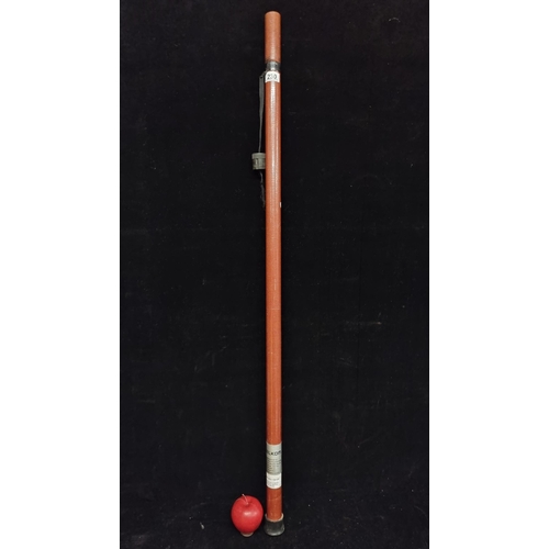 230 - A brilliant, vintage telescopic measuring stick by Telkom brand. In a branded wooden carry case. Tot... 