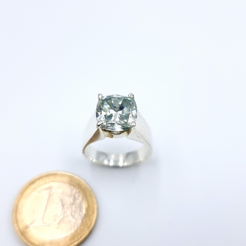 7 - A fabulous heavy quality brilliant aqua Moissanite ring, with 4.40 carats and set in sterling silver... 
