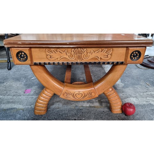 660 - A handsome lovely low wooden coffee table with elegant bow legs, parquetry top and carved stained wo... 