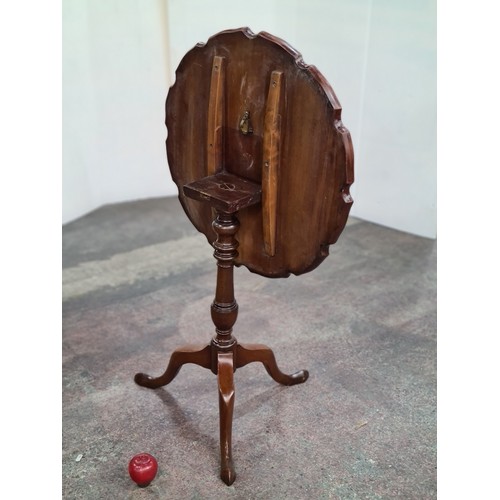 375 - Star lot : A beautiful Victorian piecrust folding occasional table with a turned base on three legs.