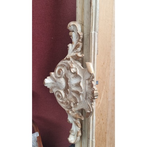 371 - A wonderful Georgian style curtain pelmet from a beautiful large house on 25 Raglan Road. Features a... 