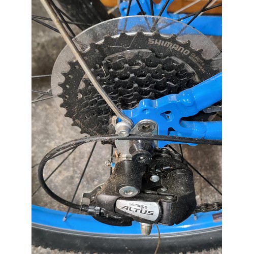 396 - Star Lot : A Trek Wahoo mountain bike with Shimano gears in a bright blue finish. €624 new. A very c... 