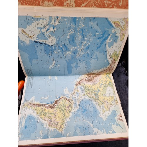 333 - A great vintage edition of the book entitled 'Atlas International Larousse', published in 1950 by Au... 