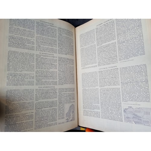 333 - A great vintage edition of the book entitled 'Atlas International Larousse', published in 1950 by Au... 