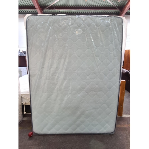 823 - A high quality, brand new King sized bed mattress sealed in packaging. Mm: 200 x 150 cm