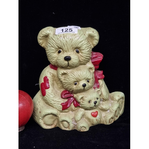 125 - A highly charming, cast metal door stop in the form of a mama bear and two cubs. In a lovely shade o... 