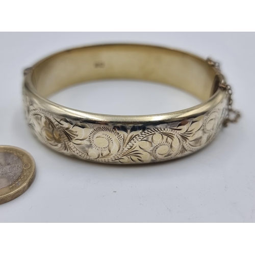 535 - A beautiful vintage example of a hallmarked silver gilt bangle, featuring a pretty foliate motif. We... 