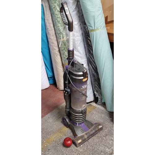 662 - A Vax Mach Air Reach upright cylinder vacuum cleaner. Model U90-MA-R 1200 watt.