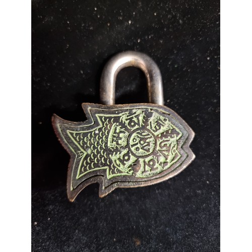 550 - A very antique heavy charming cast brass love padlock in a form of a fish, featuring an intricate in... 