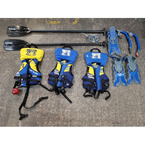 668 - A great selection of diving gear. Including Body Glove flippers (UK13-4.5) with a Body Glove, child ... 