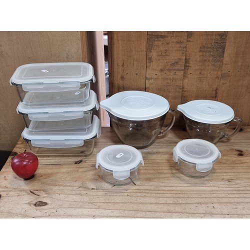 554 - A large selection of twenty-two food storage containers. Including some excellent, heavy duty exampl... 