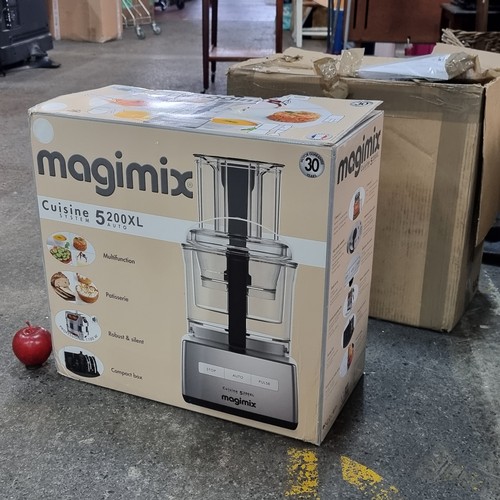 602 - Star lot : A Magimix Cuisine Systeme premium food processor, with a variety of attachments. In origi... 