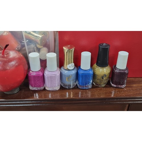 604 - A huge collection of nail varnish, in a variety of shades and finishes. Including examples by high q... 