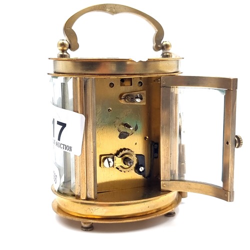 817 - A fine example of a brass carriage clock, featuring a white enamel face and roman numeral dial. This... 