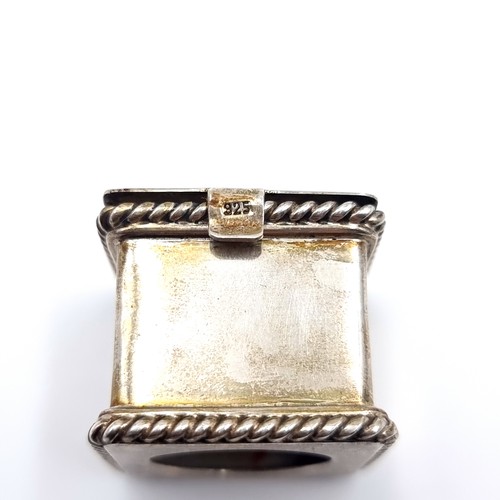 829 - A very attractive antique lidded sterling silver snooker chalk holder Weight: 27.88 grams. For the m... 