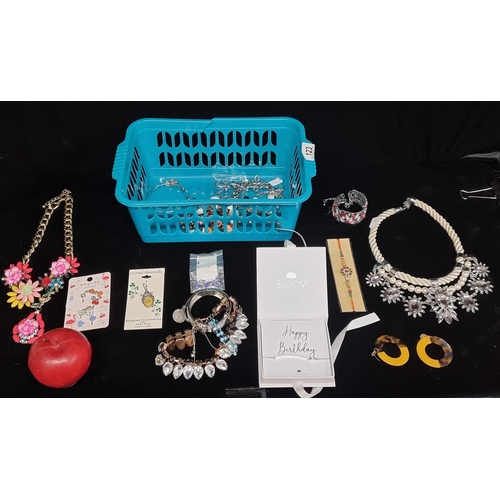 123 - A lovely, colourful and varied selection of costume jewellery. Including a lovely example by Alex an... 