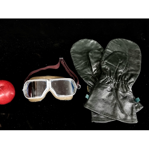 150 - Two examples of aviation gear including Soviet goggles and a pair of green leather mitts, size 11 in... 