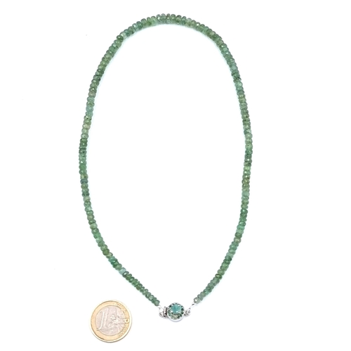 40 - A very pretty single strand graduated natural Emerald necklace of 98 carats. Set with an Emerald sto... 