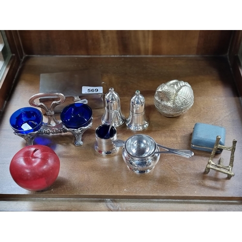 569 - An excellent collection of nine vintage items, including a heavy silver plated salt with blue glass ... 