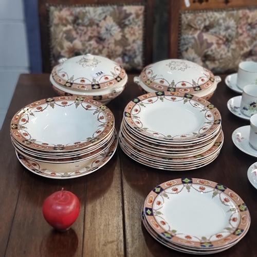 784 - A beautiful selection of twenty-five pieces of Arklow pottery china in the Alton pattern, featuring ... 