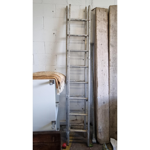 845 - A good 5 meter extending ladder.