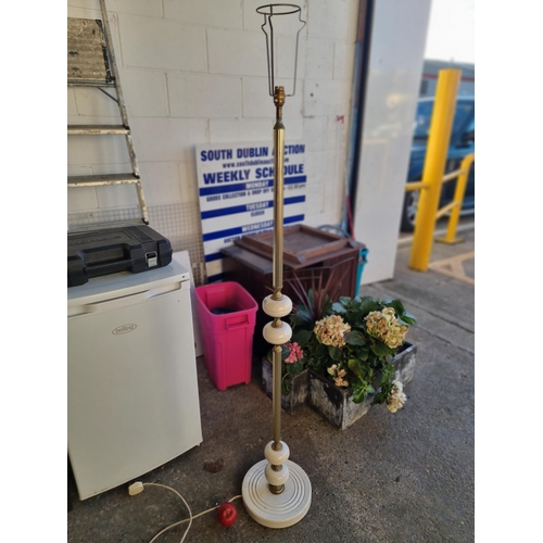 861 - A beautiful and unusual floor standing lamp consisting of a reeded brass stem, a porcelain knop deta... 