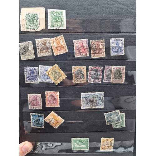 563 - A good world Stamp album, Many early issues, over prints, war time issues, vanished countries and so... 