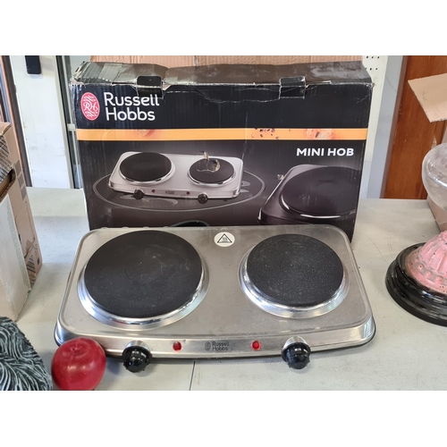 726 - A Russell Hobbs Mini Hob, model number: 15199. With differently sized hot plates, with 2250 watts, a... 