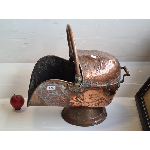 760 - A large and striking, vintage copper coal scuttle. Constructed entirely from copper with hammered fo... 