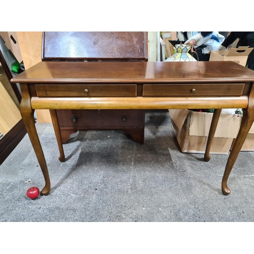 786 - A stunning console table in a sleek Victorian style. Featuring two slim, inconspicuous drawers and v... 