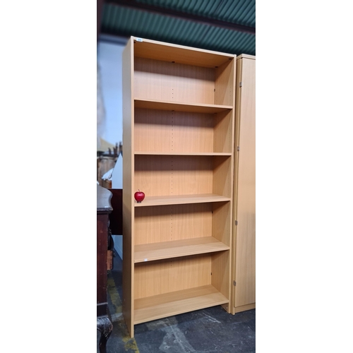 898 - A nicely sized office bookcase with four adjustable shelves for plenty of storage. Mm: 200 x 80 x 30... 