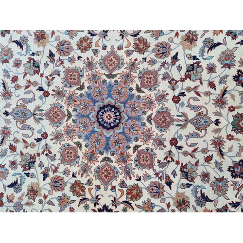 777 - Star Lot : A beautiful Tabriz persian hand made, Hand knotted rug originating from Kashan with CoA. ... 