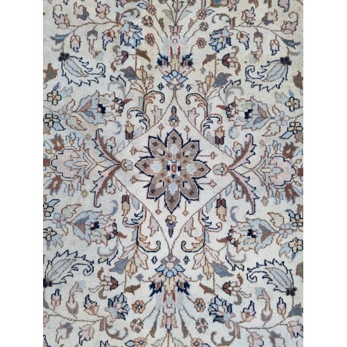 778 - Star lot : A stunning Herati persian Hand made Hna knotted  rug made of hand knotted wool on cotton.... 