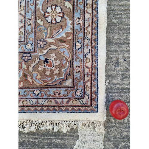 778 - Star lot : A stunning Herati persian Hand made Hna knotted  rug made of hand knotted wool on cotton.... 