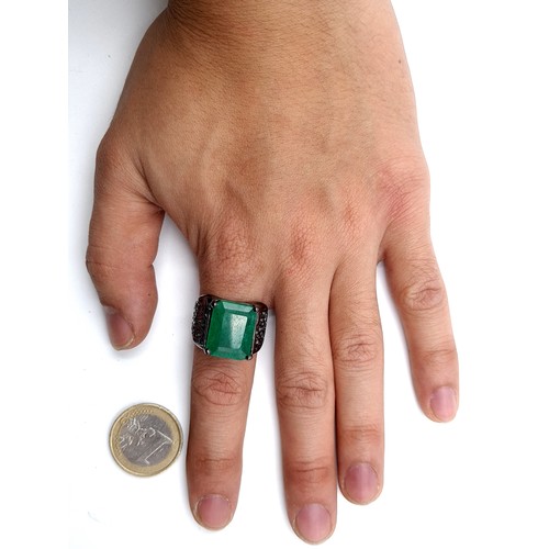 427 - A vintage style Gents fabulous  Emerald ring of rectangular facet cut and a weight of a high 12 cara... 