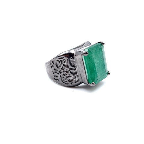 427 - A vintage style Gents fabulous  Emerald ring of rectangular facet cut and a weight of a high 12 cara... 