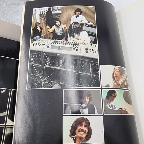 911 - A Beatles Let it Be box set, collection with the original album from 1970 and an original rare The B... 