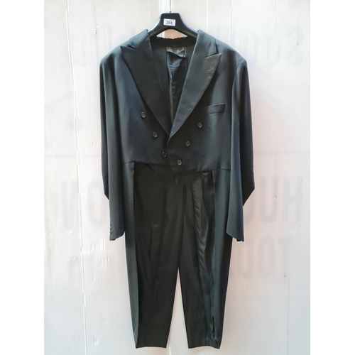 394 - A genuine vintage, Fritz-Munch, Stuttgart, conductor's suit coat in black with long, tails. Made cir... 