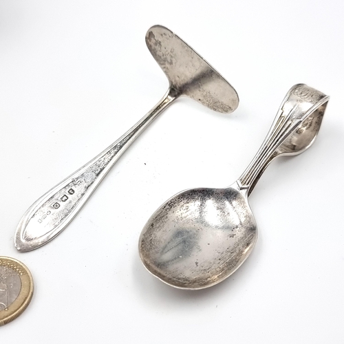 46 - A vintage sterling silver pusher and spoon set, featuring a nicely engraved finial. Hallmarked Birmi... 