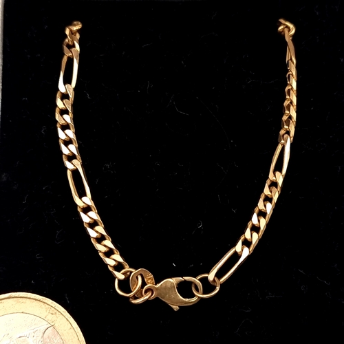 6 - A fine example of a 9 carat Gold chain (20cm)  link bracelet, set with a lobster clasp. Weight: 4.52... 