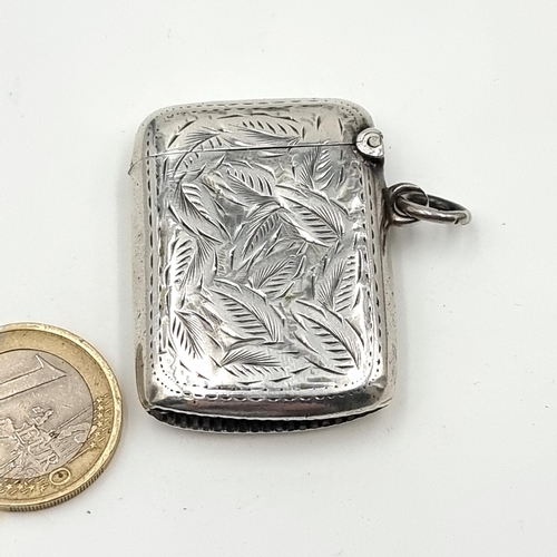 685 - A fine example of a sterling silver vesta case, with scroll and foliate finish. Weight: 25 grams. Ha... 