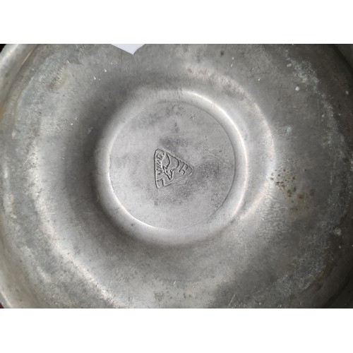 170 - A vintage, solid pewter ring dish in the form of a lily pad with a charming frog to centre. Stamped ... 