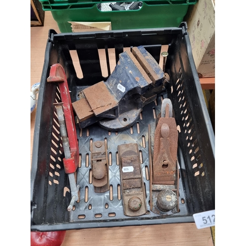 512 - A selection of tools, including bench vice, three planes with a Stanley example, and a large C clamp... 