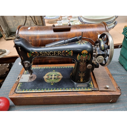 536 - An antique, Singer Sewing Machine model F8584898. With original Singer branded sewing lamp. Dated 19... 