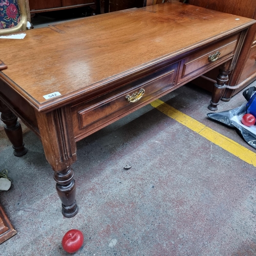 542 - A Victorian coffee table by Laverton Cabinet makers with reeded detail and beautifully turned legs a... 