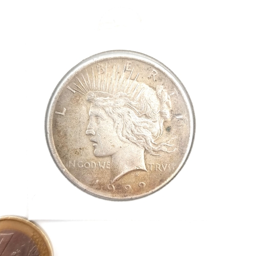 410 - A fine example of a 1922 United States silver Peace dollar, of 90% silver content. In excellent  con... 